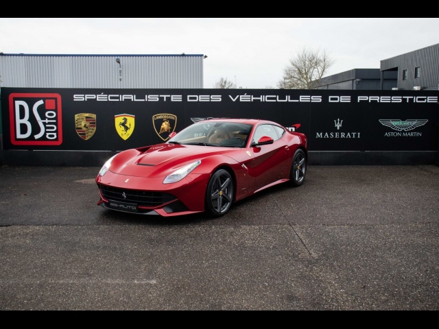 FERRARI F12 Berlinetta - V12 6.3l - 740ch - ROSSO MARANELLO !